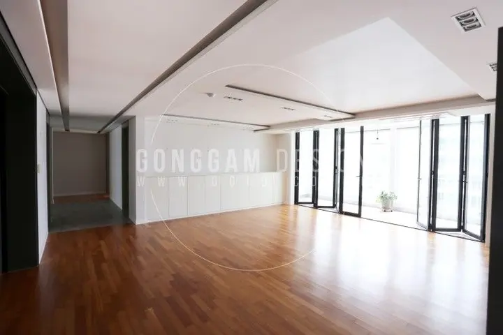 래미안 80평 거실 인테리어 시공 사진 (공감디자인, 2016년)